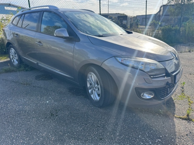 1199622-3 Renault Mégane Grandtour 1.5 dCi EDC, 110hk, 2013 (Reparationsobjekt)