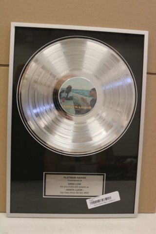 1416590-3 Platinum album Platinum Awards Dree Low