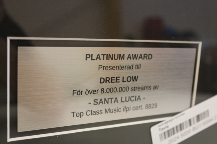 1416590-4 Platinum album Platinum Awards Dree Low