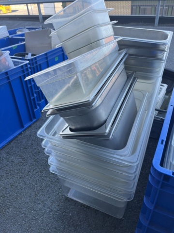 1296786-8 Kantiner blandat plast och rostfritt