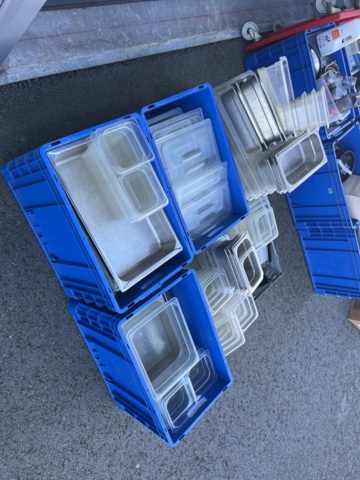 1296786-9 Kantiner blandat plast och rostfritt