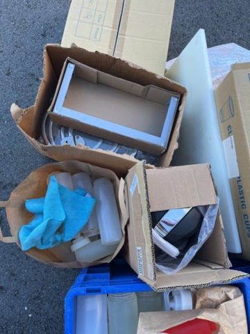 1296792-7 Objekt med diverse saker för restaurangkök