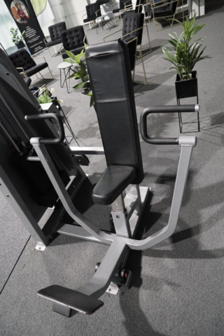 1403911-2 Chest press machine Precor Icarian Line