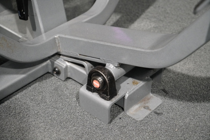 1403911-5 Chest press machine Precor Icarian Line