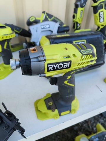 1331931-26 Stort Ryobi paket