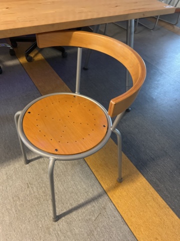 1395724-5 Bord 3 st och stolar