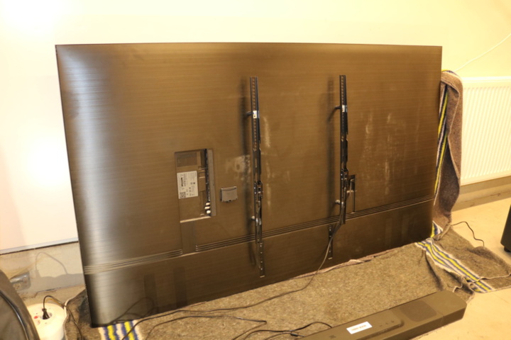 1416601-5 TV 75 inch Samsung QE75 with home theater system