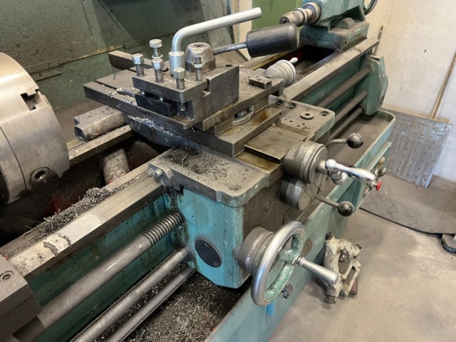 1427342-8 Svarv Famot