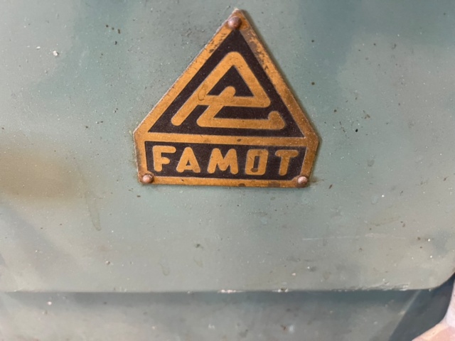 1427342-9 Svarv Famot