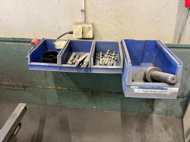 1427342-12 Svarv Famot