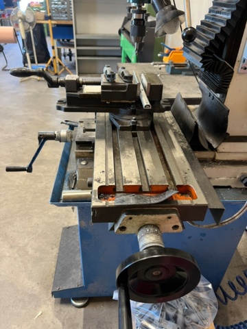 1427326-6 Borr och fräsmaskin