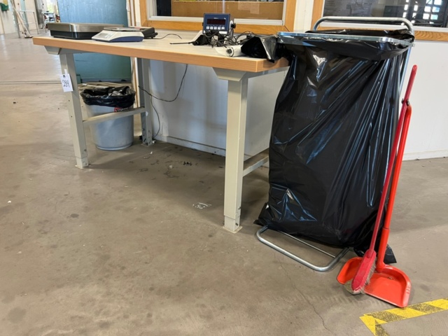 1427284-2 Arbetsbänk