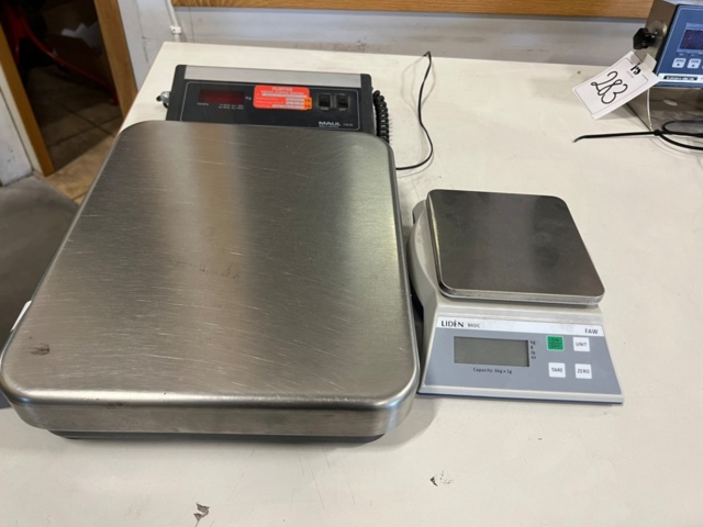 1427282-1 2 st vågar