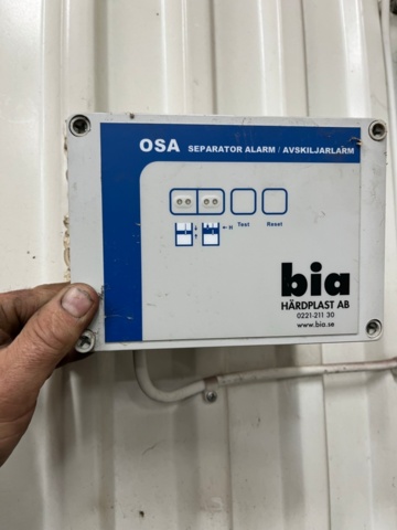 1428018-2 Oljeavskiljare stående från Härdplast AB