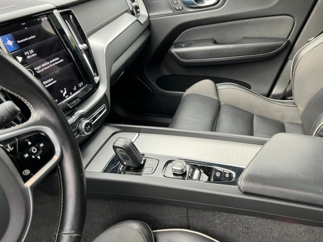 1422210-17 Volvo XC60 T8 AWD Recharge Geartronic, 392hk, 2021