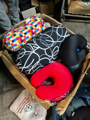 1358765-1 Nackkuddar och kepsar