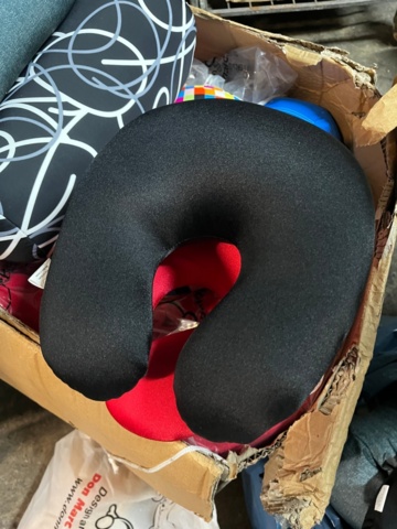 1358765-3 Nackkuddar och kepsar