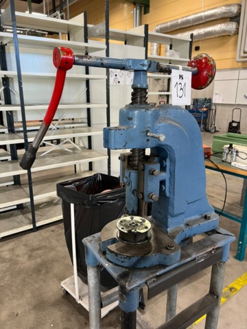 1427131-2 Svingplanspress