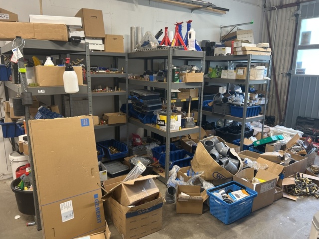 1423215-1 Parti med diverse VVS utrustning