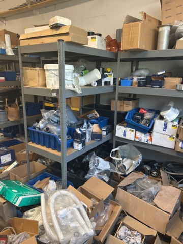 1423215-4 Parti med diverse VVS utrustning