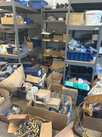 1423215-6 Parti med diverse VVS utrustning