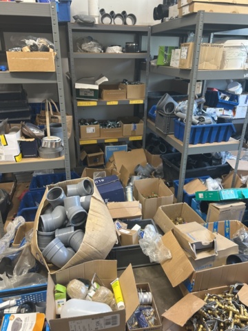 1423215-7 Parti med diverse VVS utrustning