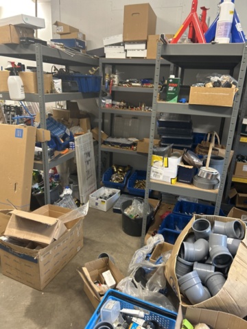 1423215-8 Parti med diverse VVS utrustning