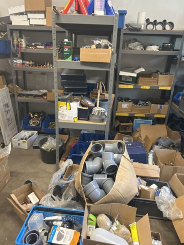 1423215-9 Parti med diverse VVS utrustning