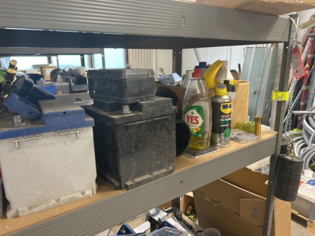 1423215-13 Parti med diverse VVS utrustning