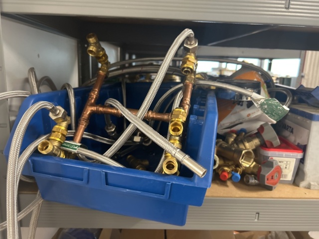 1423215-16 Parti med diverse VVS utrustning