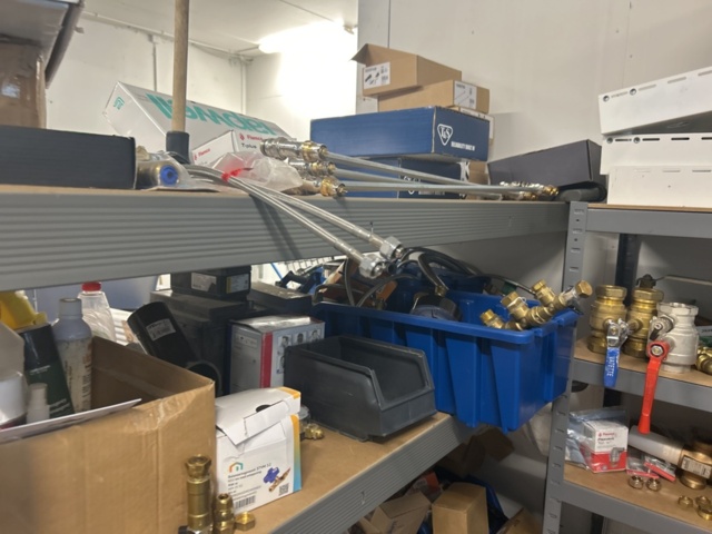 1423215-19 Parti med diverse VVS utrustning