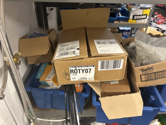 1423215-20 Parti med diverse VVS utrustning