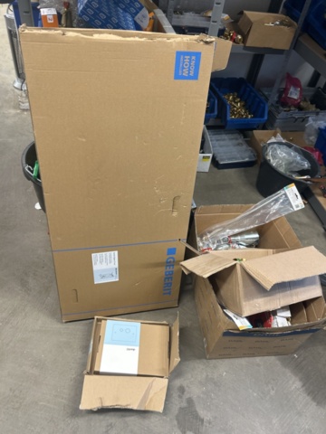 1423215-23 Parti med diverse VVS utrustning