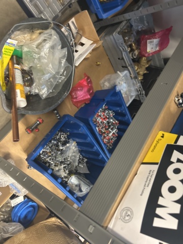 1423215-29 Parti med diverse VVS utrustning