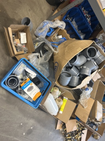 1423215-36 Parti med diverse VVS utrustning