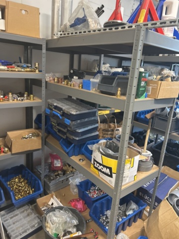 1423215-37 Parti med diverse VVS utrustning