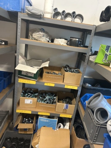 1423215-39 Parti med diverse VVS utrustning