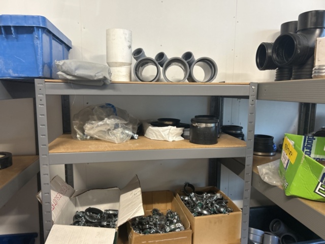 1423215-40 Parti med diverse VVS utrustning