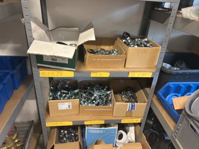 1423215-41 Parti med diverse VVS utrustning