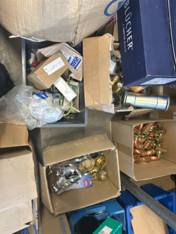 1423215-44 Parti med diverse VVS utrustning