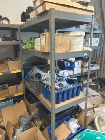 1423215-46 Parti med diverse VVS utrustning