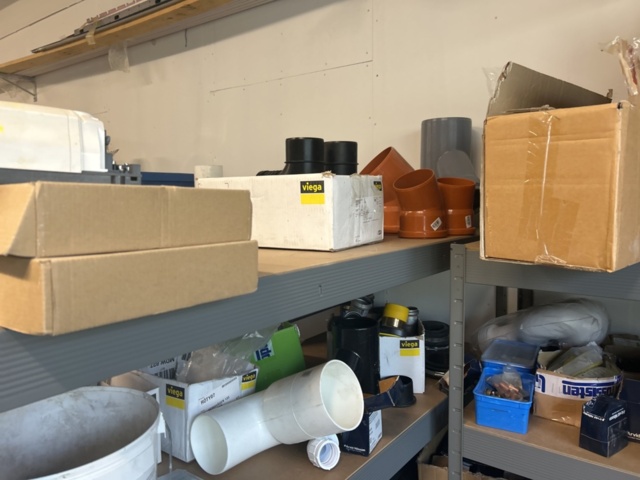 1423215-47 Parti med diverse VVS utrustning