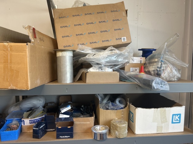 1423215-56 Parti med diverse VVS utrustning