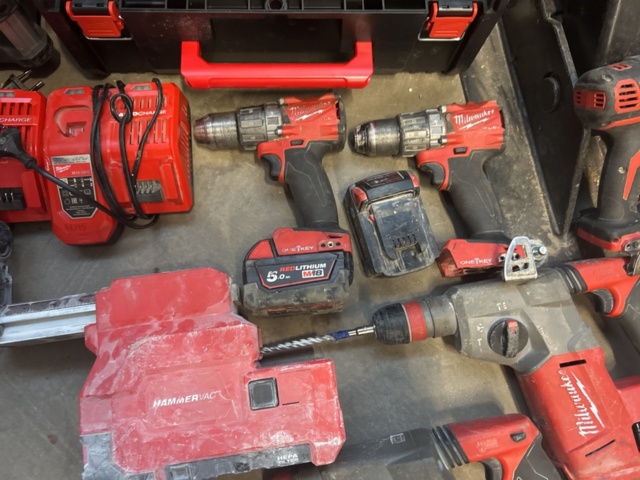 1423227-6 Tool Kit - Milwaukee