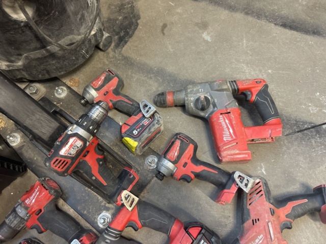 1423227-7 Tool Kit - Milwaukee