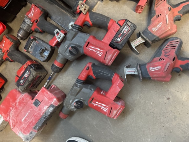 1423227-12 Tool Kit - Milwaukee