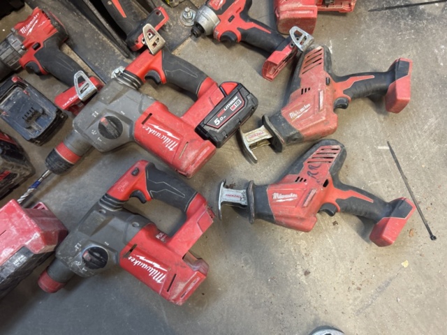 1423227-13 Tool Kit - Milwaukee