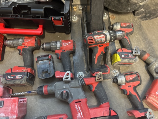 1423227-14 Tool Kit - Milwaukee