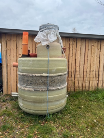 1428018-3 Oljeavskiljare stående från Härdplast AB