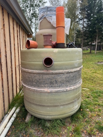 1428018-7 Oljeavskiljare stående från Härdplast AB